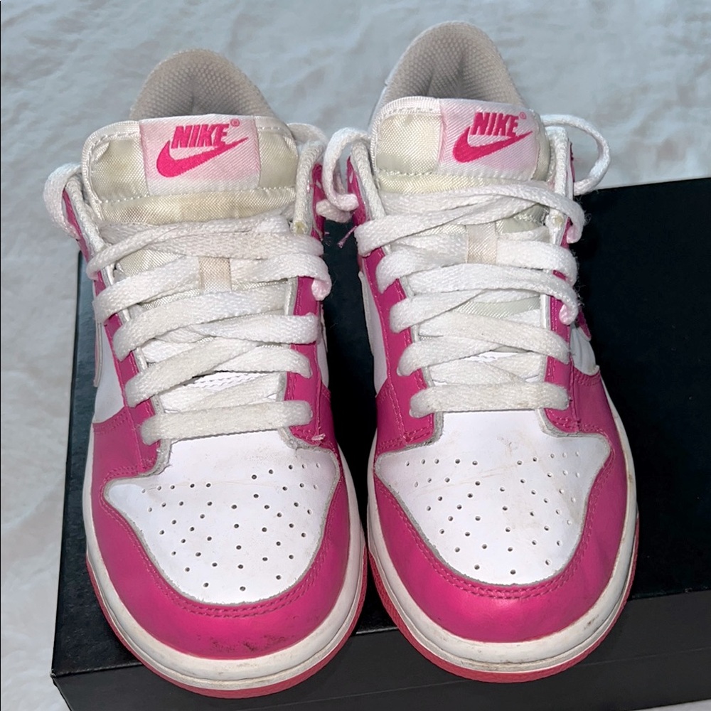 Pink and white Nike Dunks. Decent condition needs cleaning. Size 4Y.